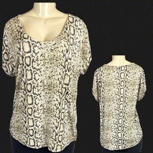 Jaclyn Smith Collection L Snakeskin Print V-Neckline Top Short Sleeve Tan Black